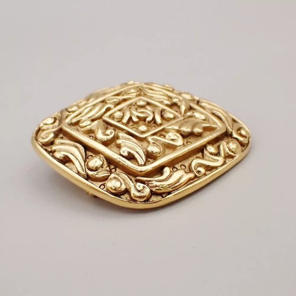 CHANEL CC Logo Pin Brooch Diamond Shaped Gold GHW Vintage Accessory 39YE639 - Picture 2 of 6